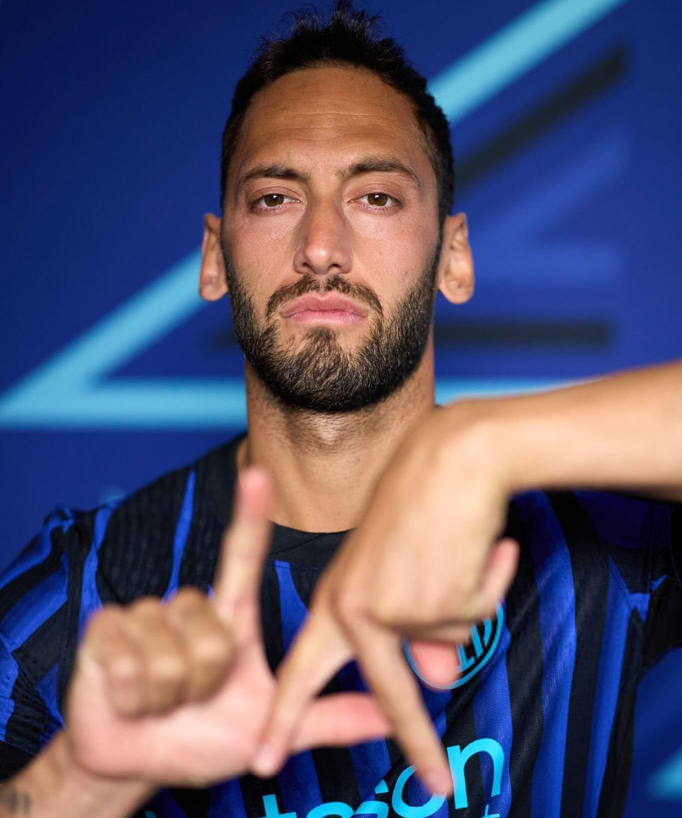 lol中国总决赛-包含国际米兰训练开放日；关键时刻外线爆发引欢呼；德国杯在即；训练强度明显提升的词条